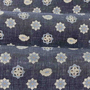 Sciarpa blu d'archivio tubolare in seta con medaglioni e paisley bianchi e azzurri