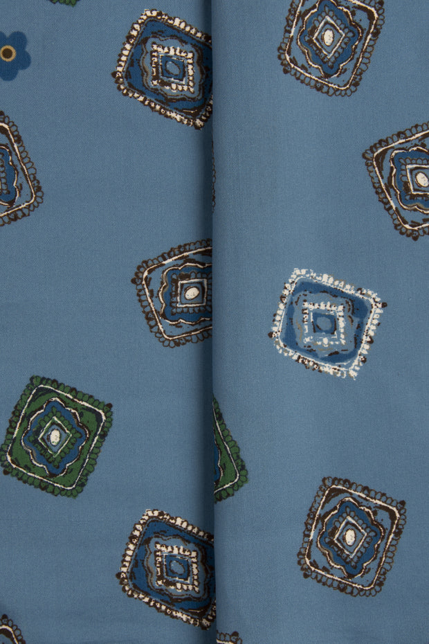 Fazzoletto azzurro in seta-cotone con stampa di diamanti 