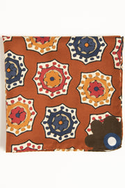 Fazzoletto arancione in seta-cotone con stampa di medaglioni 
