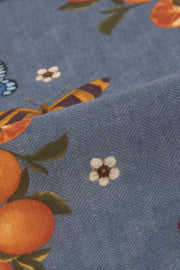 Fazzoletto azzurro in lana italiana con mandarini 