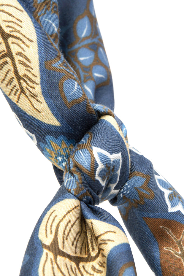Bandana foulard blu in pura seta e cotone con foglie stampate 