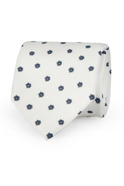 Cravatta  in seta stampata bianca con piccolo pattern classico blu 
