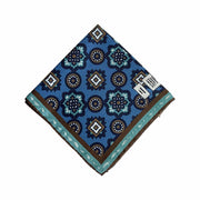 Fazzoletto in seta blu con medaglioni stampati 