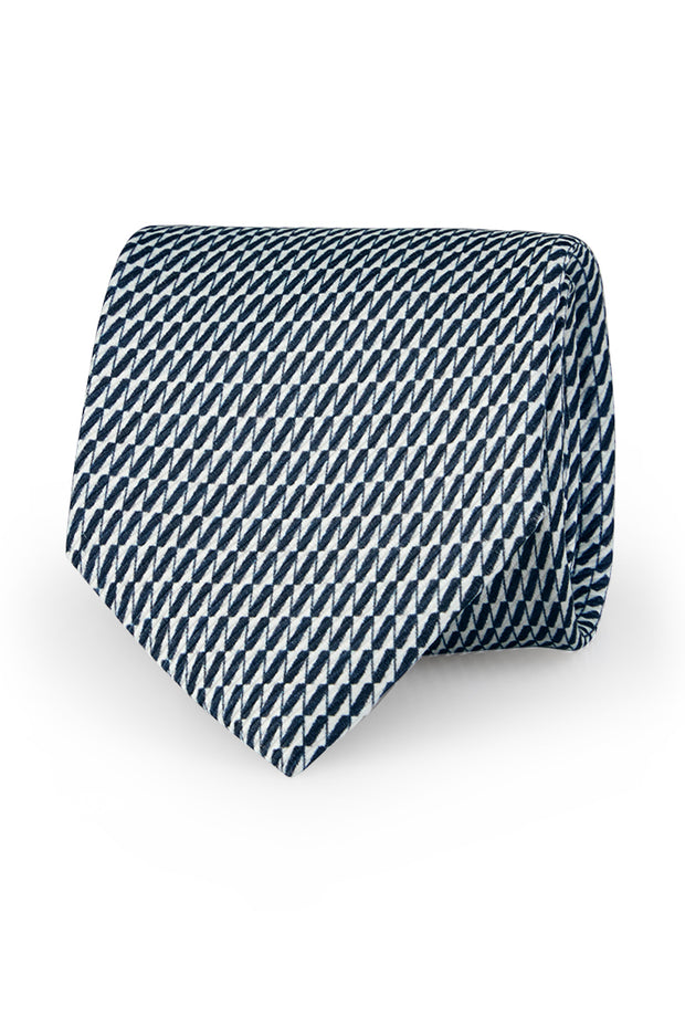 Cravatta in seta stampata bianca e blu con motivo classico 