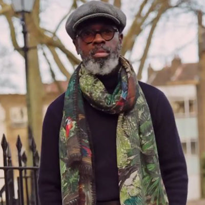 How to match scarf with outfit