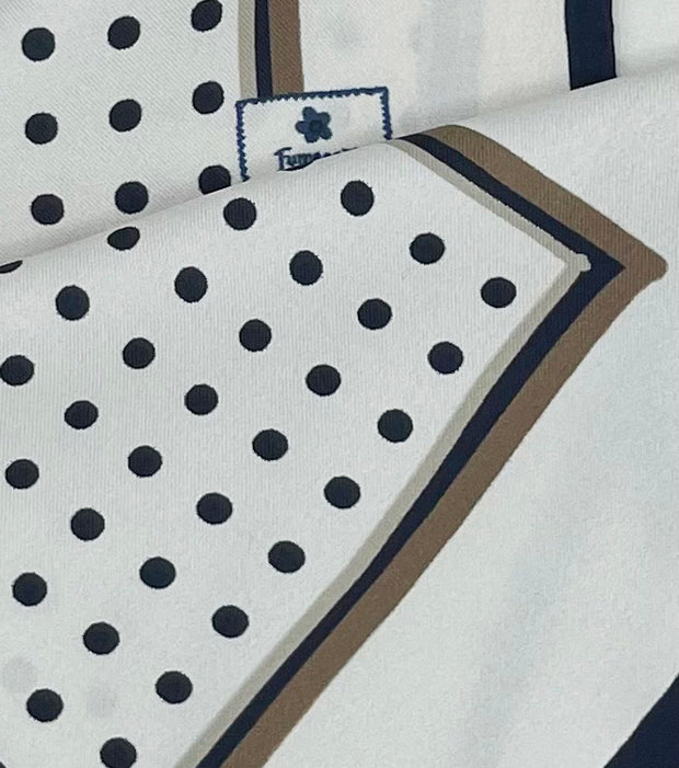 Fazzoletto beige in seta con pois neri incorniciati