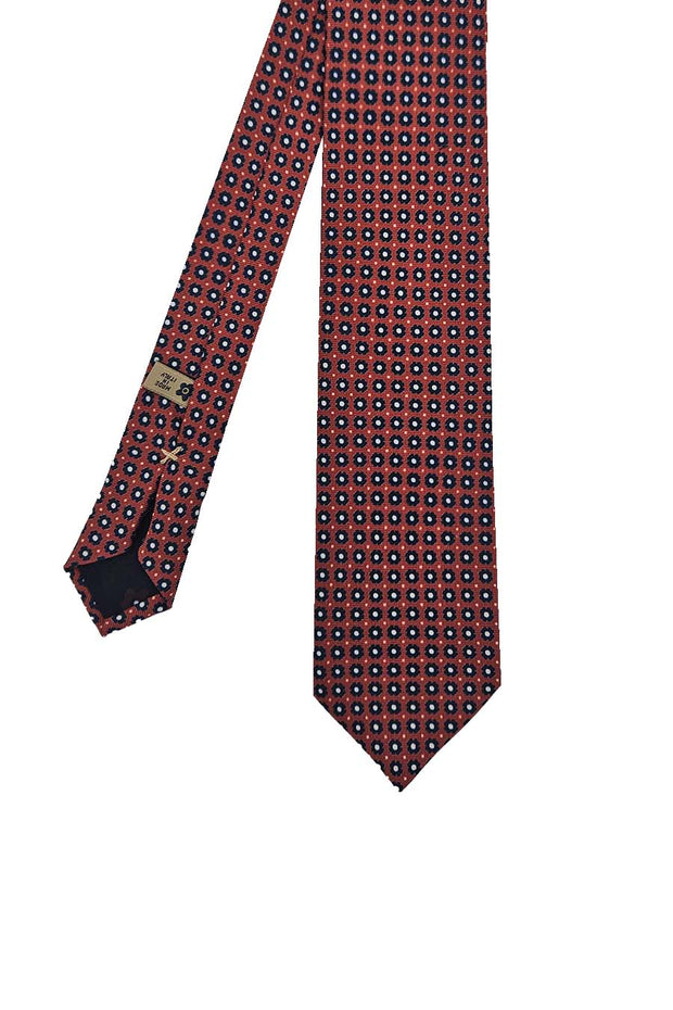 Cravatta in seta stampata rosso mattone con pattern floreale blu