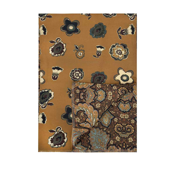 Sciarpa in seta doppiata oro e blu notte con fiori e paisley