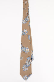 tie all seen from the front with particular printed designed-cravatta vista dal fronte caratterizzata da un design particolare  