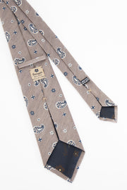 back of a silk tie with jacquard paisley and flower pattern- retro di una cravatta in seta con motivo cachemire e floreale in jacquard