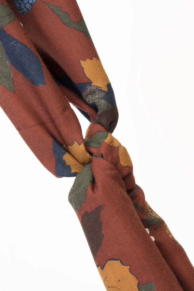 wool and silk detail of the scarf-dettaglio della lana e della seta