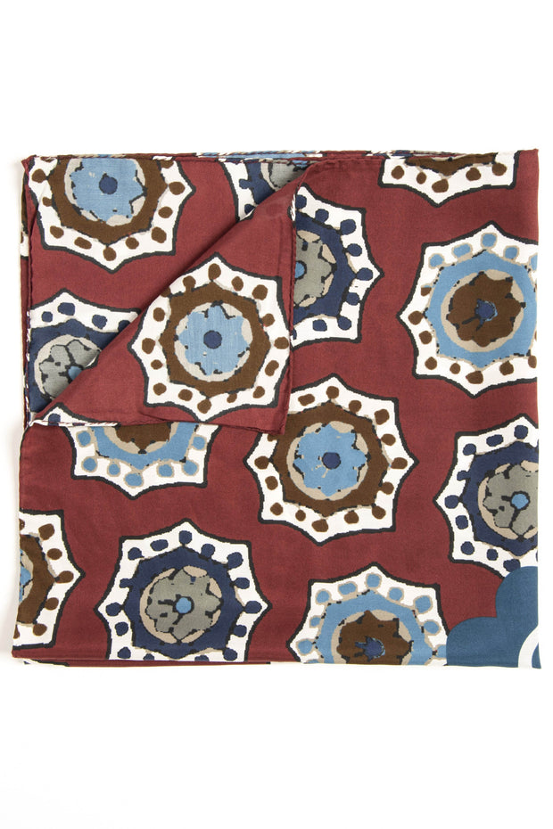 Foularino rosso in soffice seta-cotone con stampa di medaglioni - Fumagalli 1891