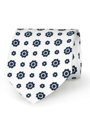 Cravatta stampata a mano in seta bianca con fiori blu scuro - Fumagalli 1891