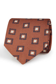 TOKYO - Cravatta arancione in seta stampata con design quadrato