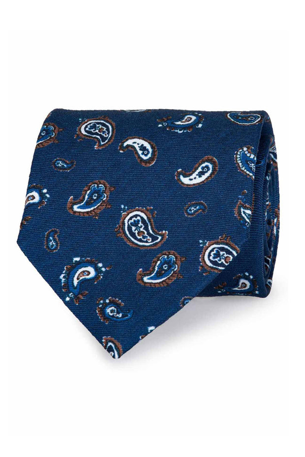 Cravatta in seta stampata su fondo blu con piccoli disegni paisley bianchi marroni e blu - fumagalli 1891