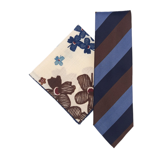 combination of regimental tie and white pocket square