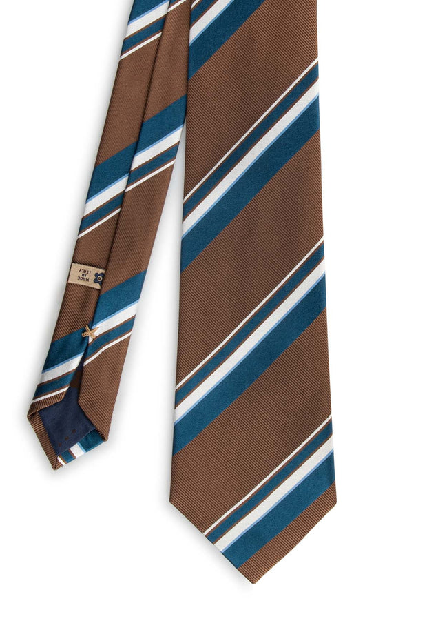 vision of the front of the tie with asymmetric light blue and white stripes